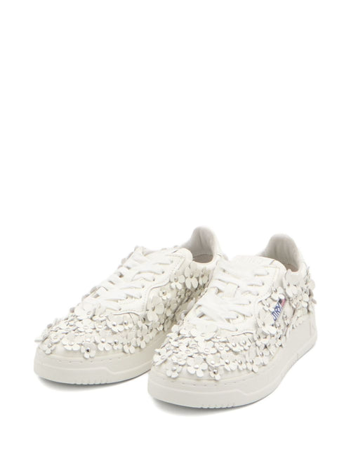 032C AUTRY MEDALIST LOW 'BLOOMING' SNEAKERS IN PATENT LEATHER COLOR WHITE