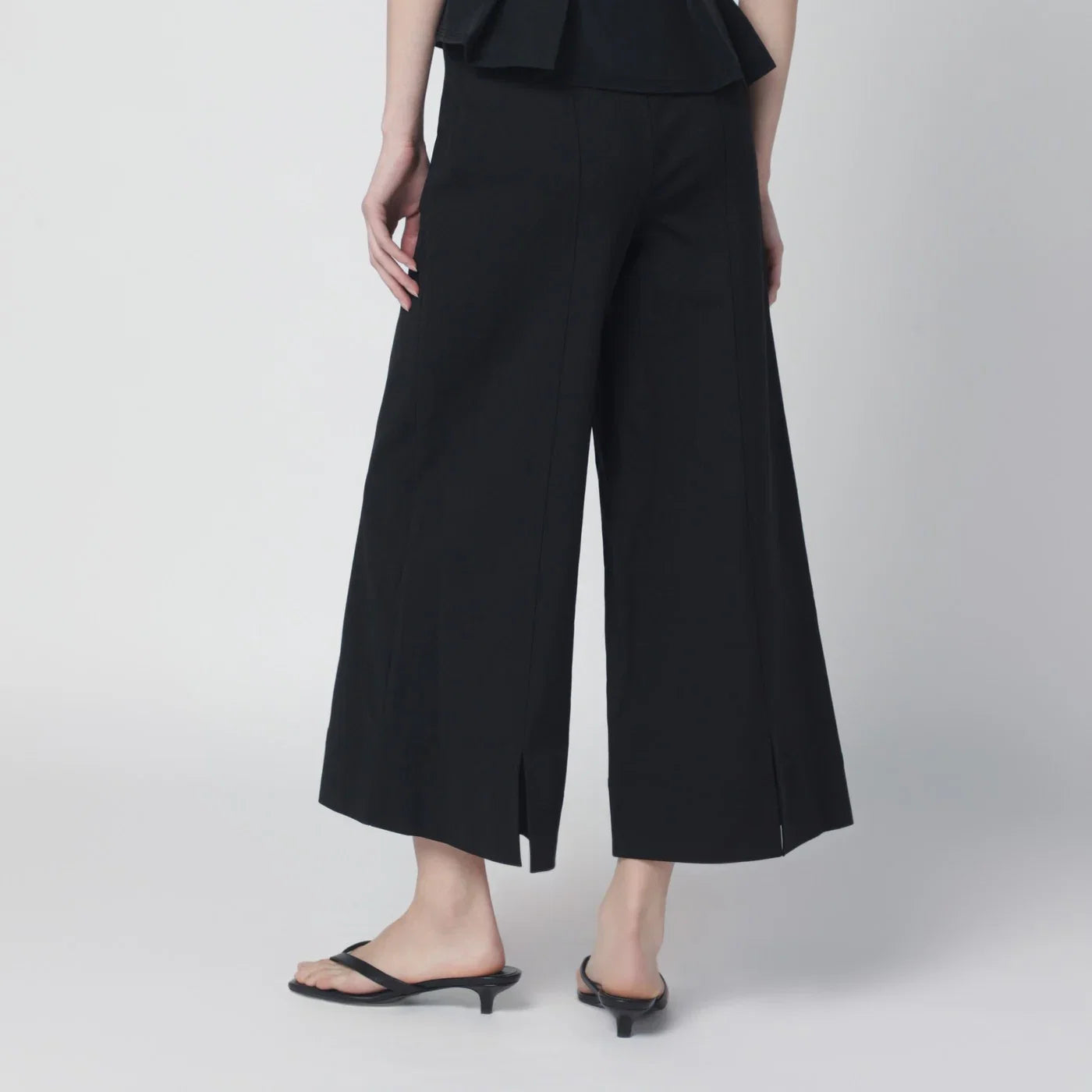 SIMKHAI Kallin black shorts