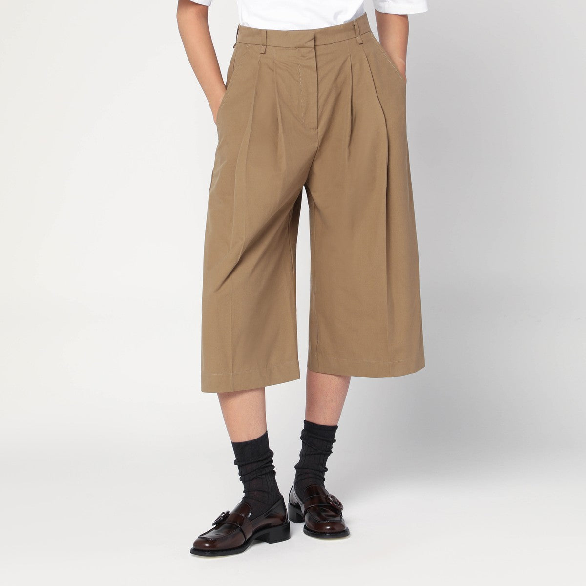 MKDT Studio Long beige bermuda shorts Pennie