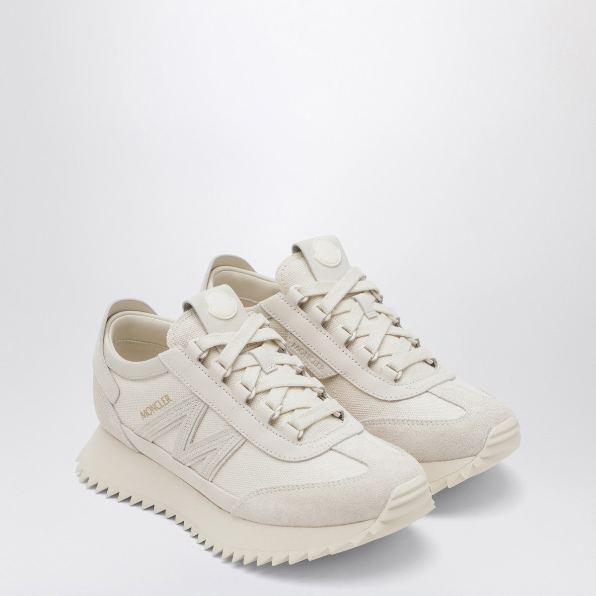Moncler Pacey2 sneaker in beige canvas and leather