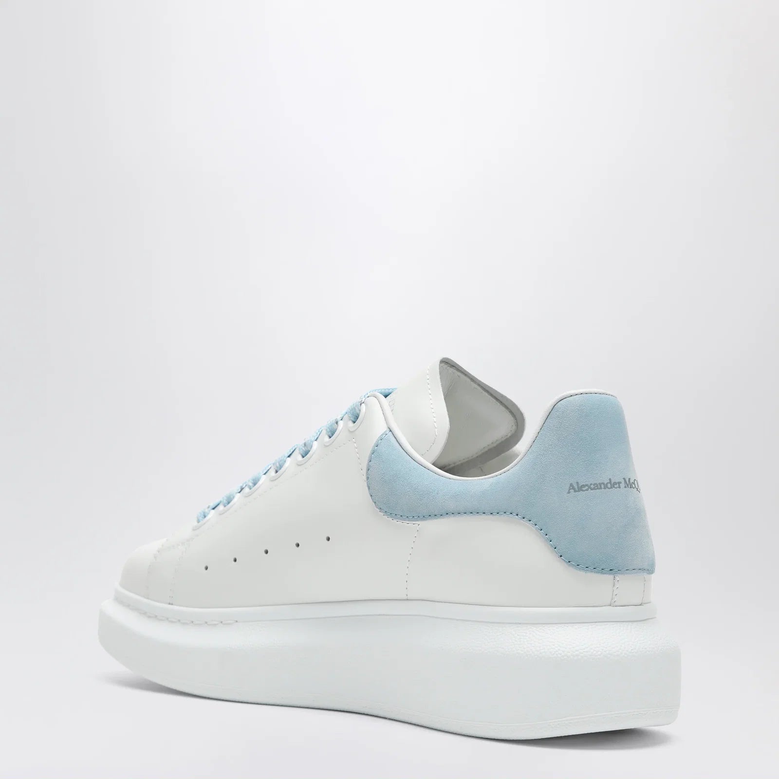Alexander McQueen Oversize sneakers in white/powder blue