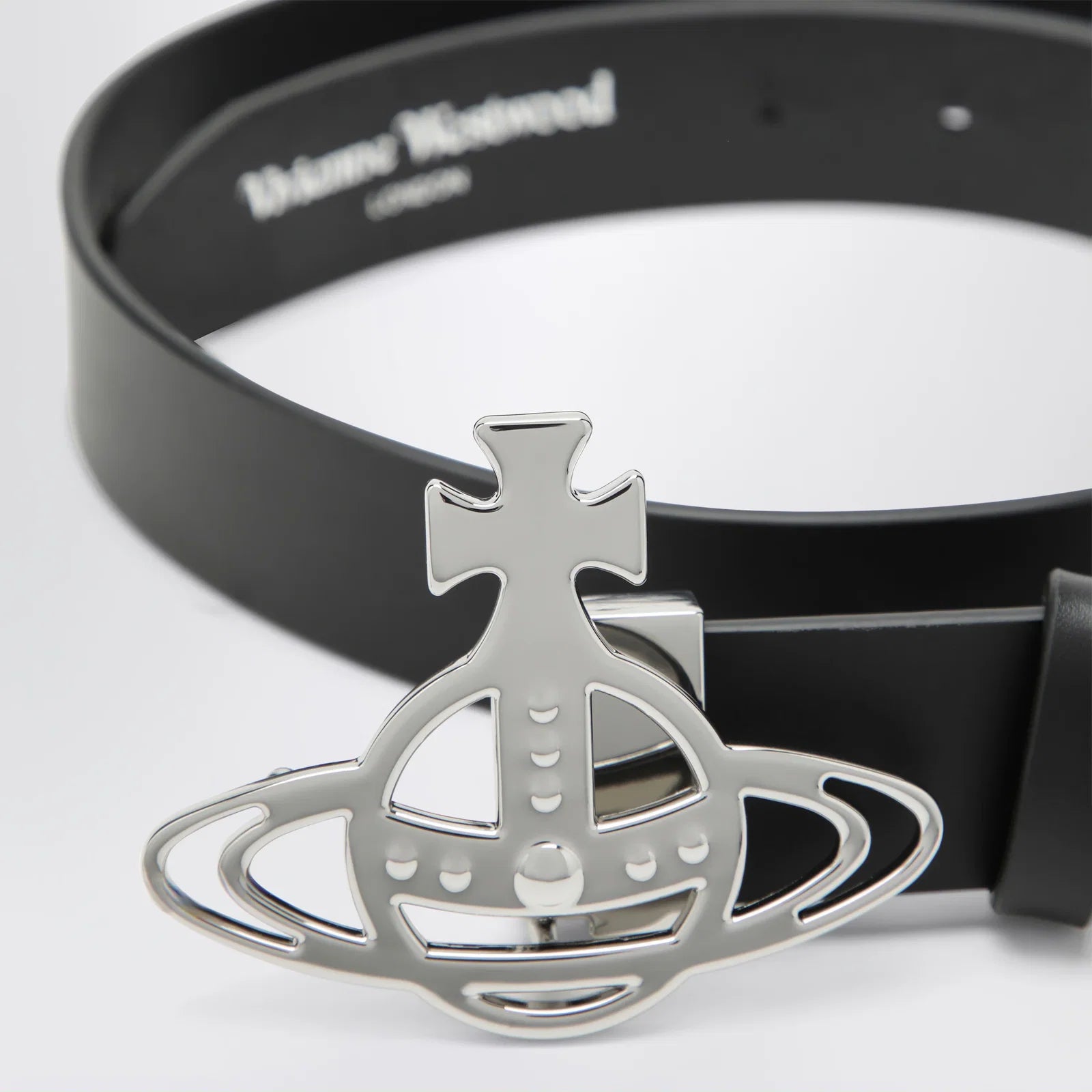 Vivienne Westwood Leather belt with Orb buckle in black
