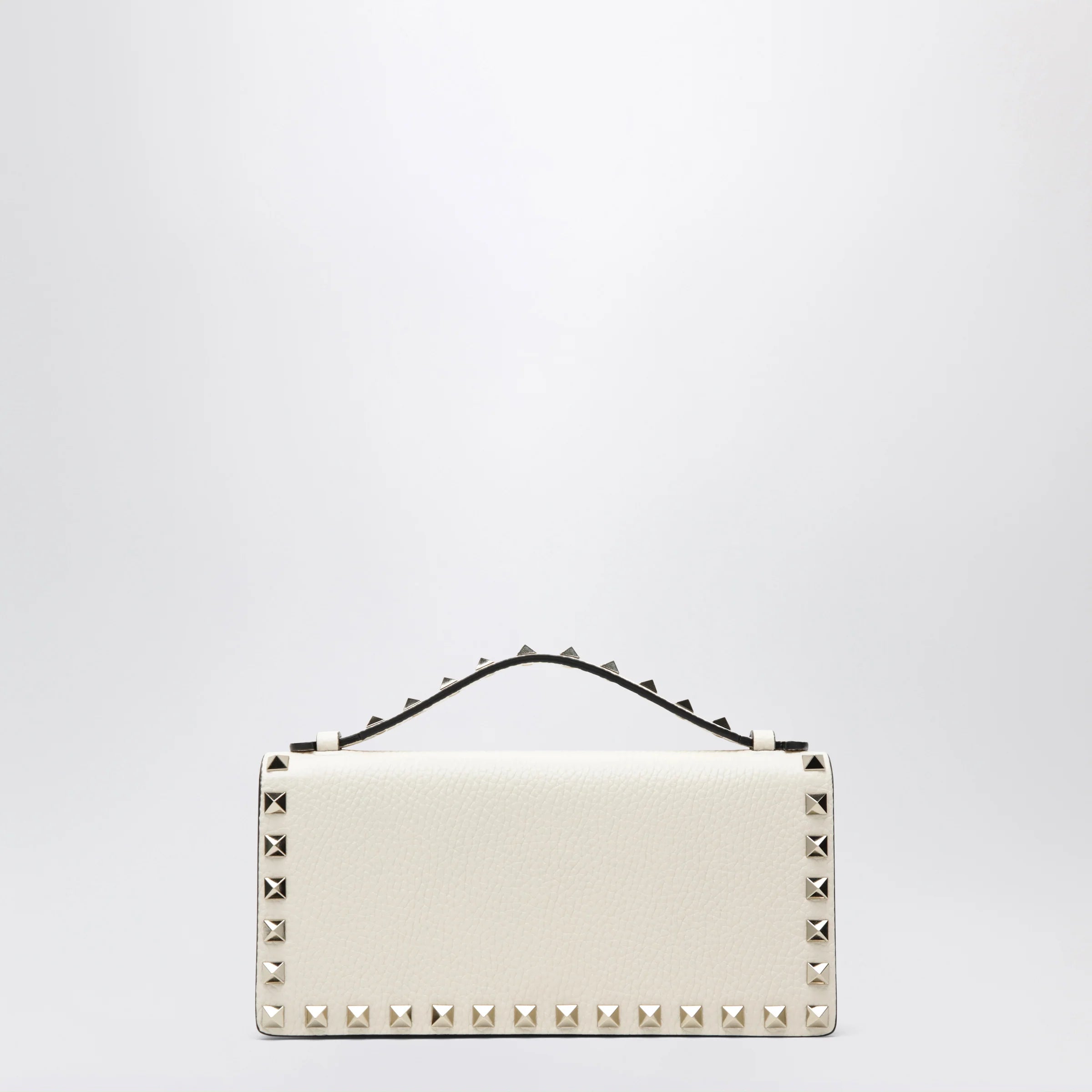Valentino Garavani Rockstud chain wallet in grained calfskin, light ivory