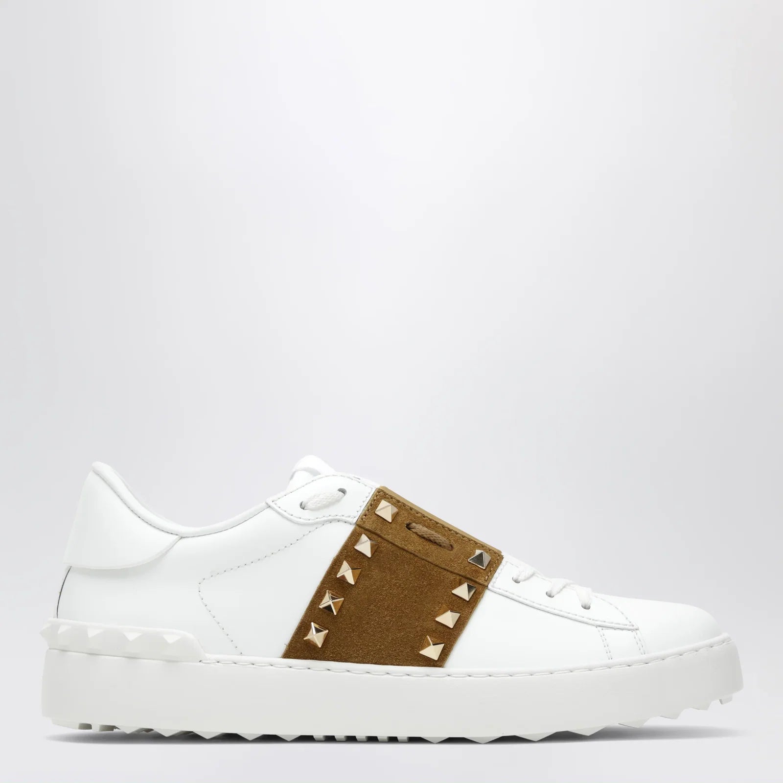 Valentino Garavani Rockstud Untitled trainers in white leather/beige Havana