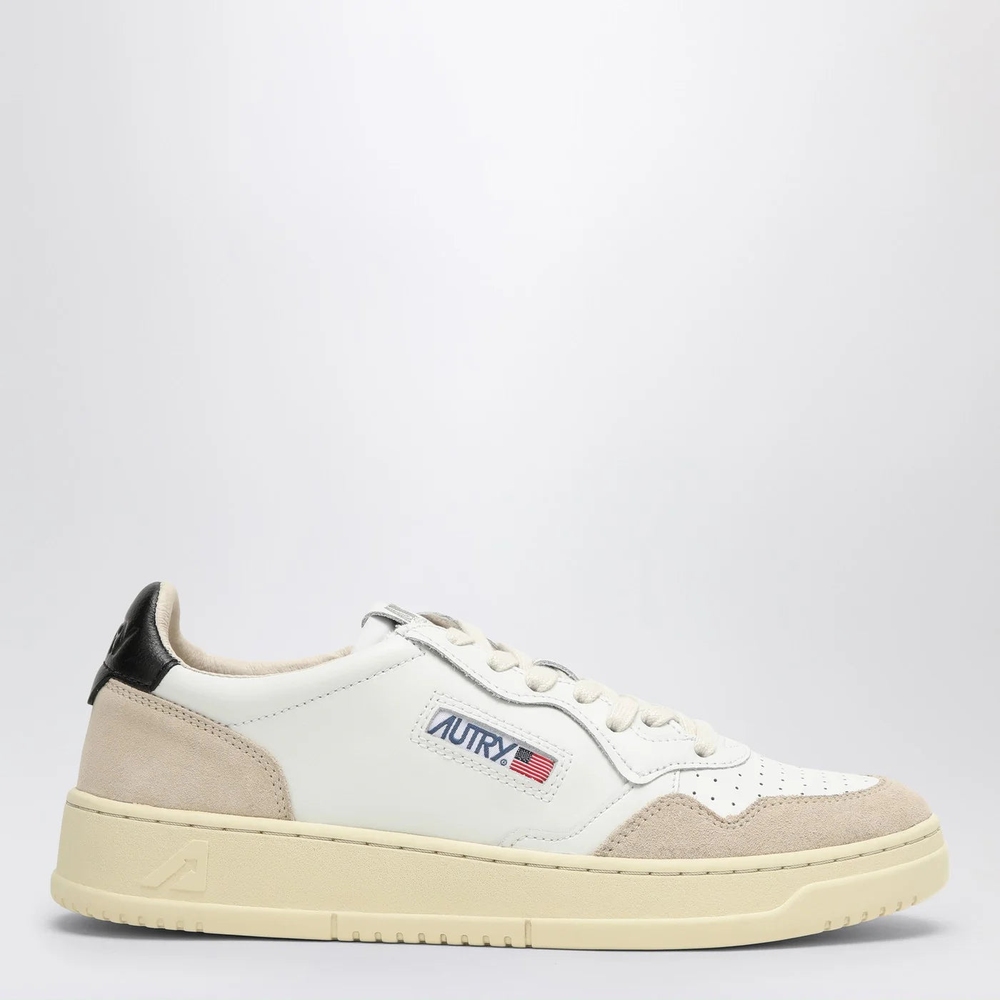 AUTRY Medalist trainer in white/black leather and suede