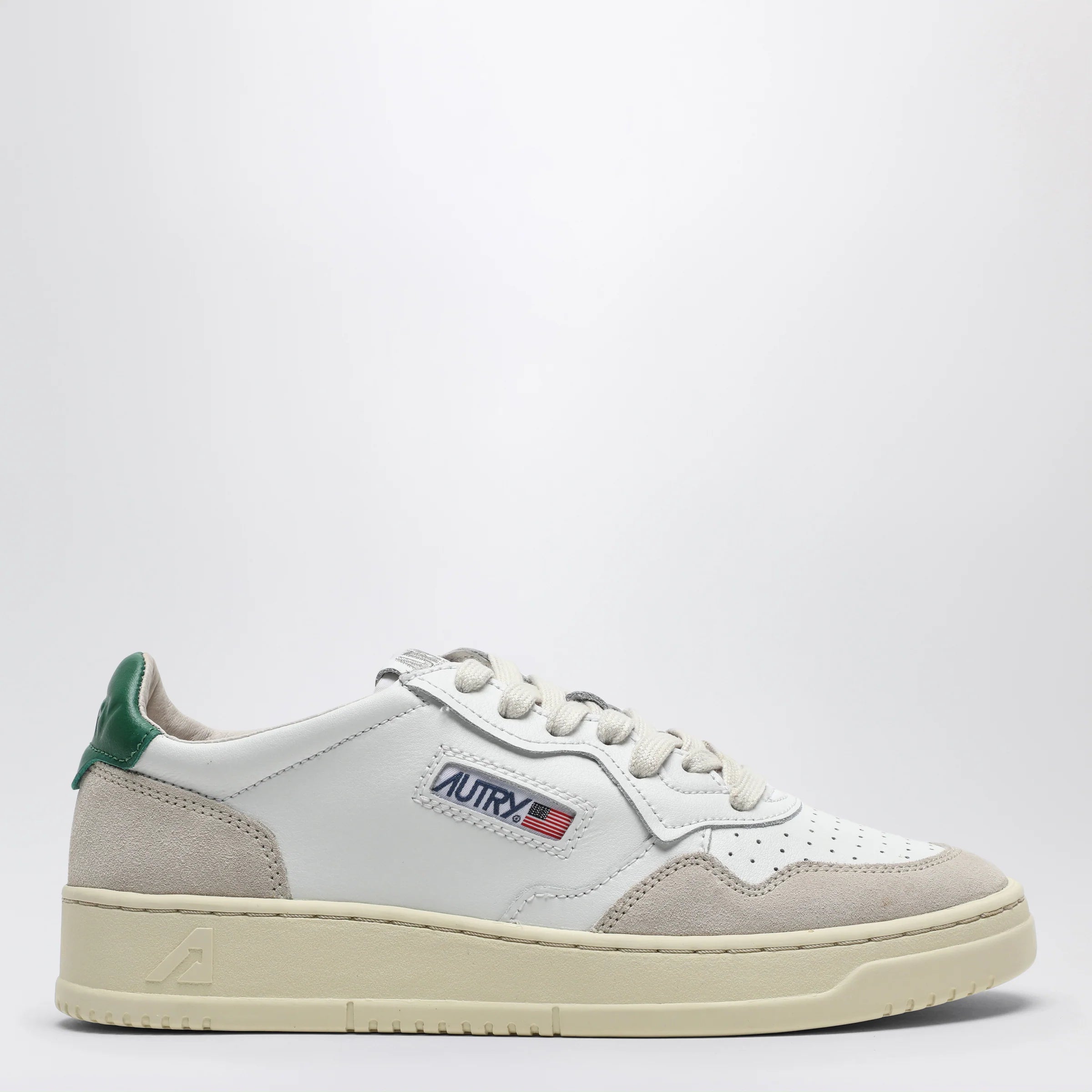 AUTRY Medalist Sneakers in white/green leather and suede