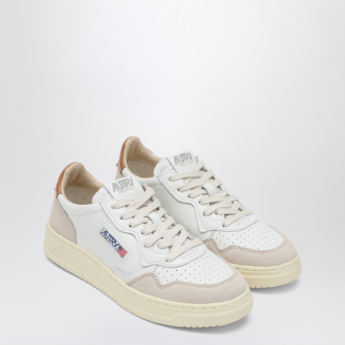 AUTRY Medalist sneakers in white/brown leather and suede