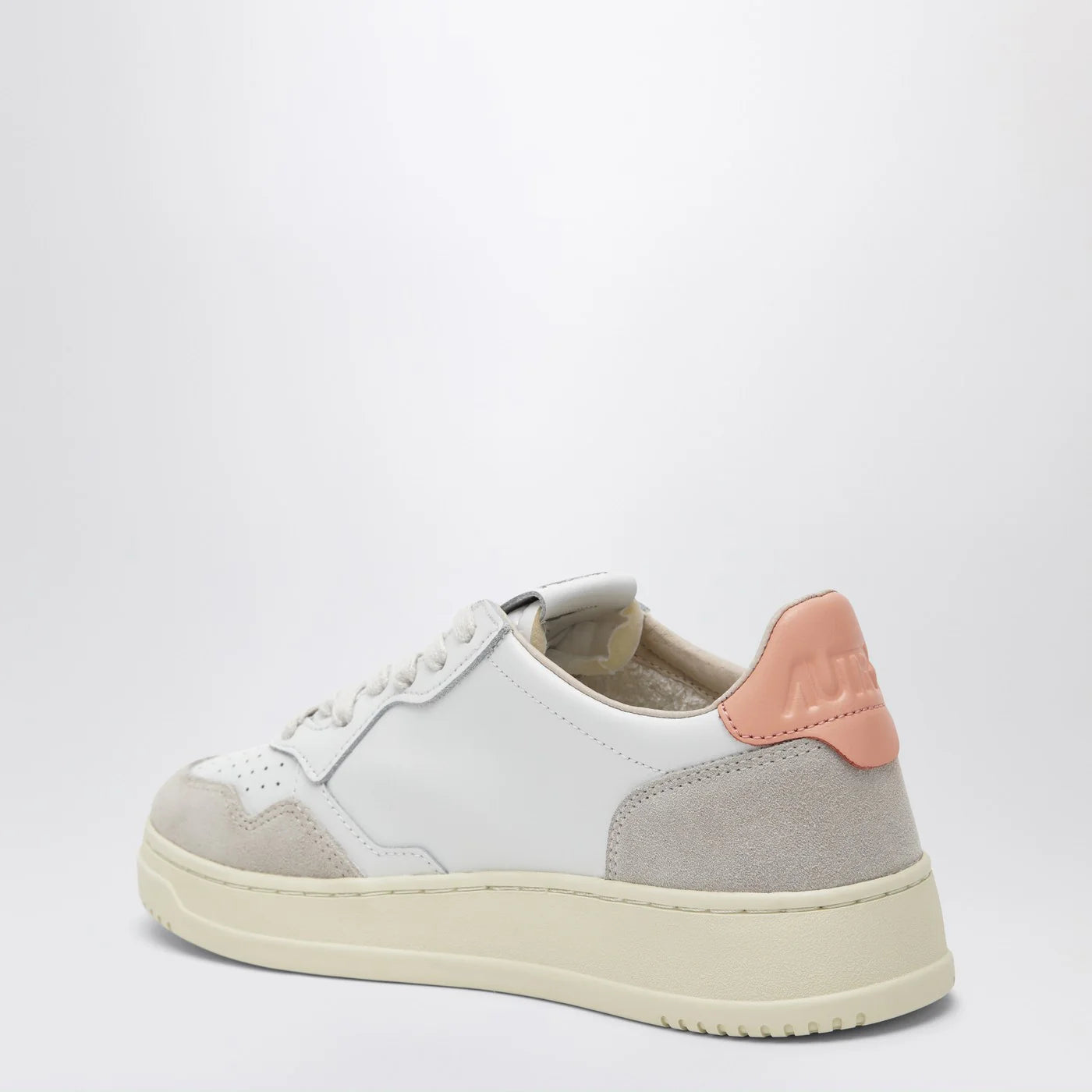 AUTRY Medalist Low Sneakers in white/peach pink leather and suede