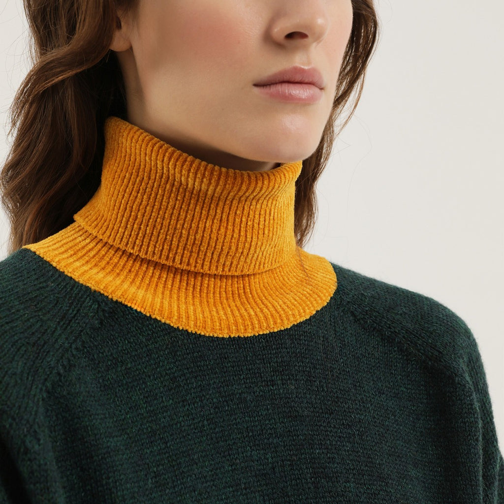 1989 STUDIO Green and yellow turtleneck sweater