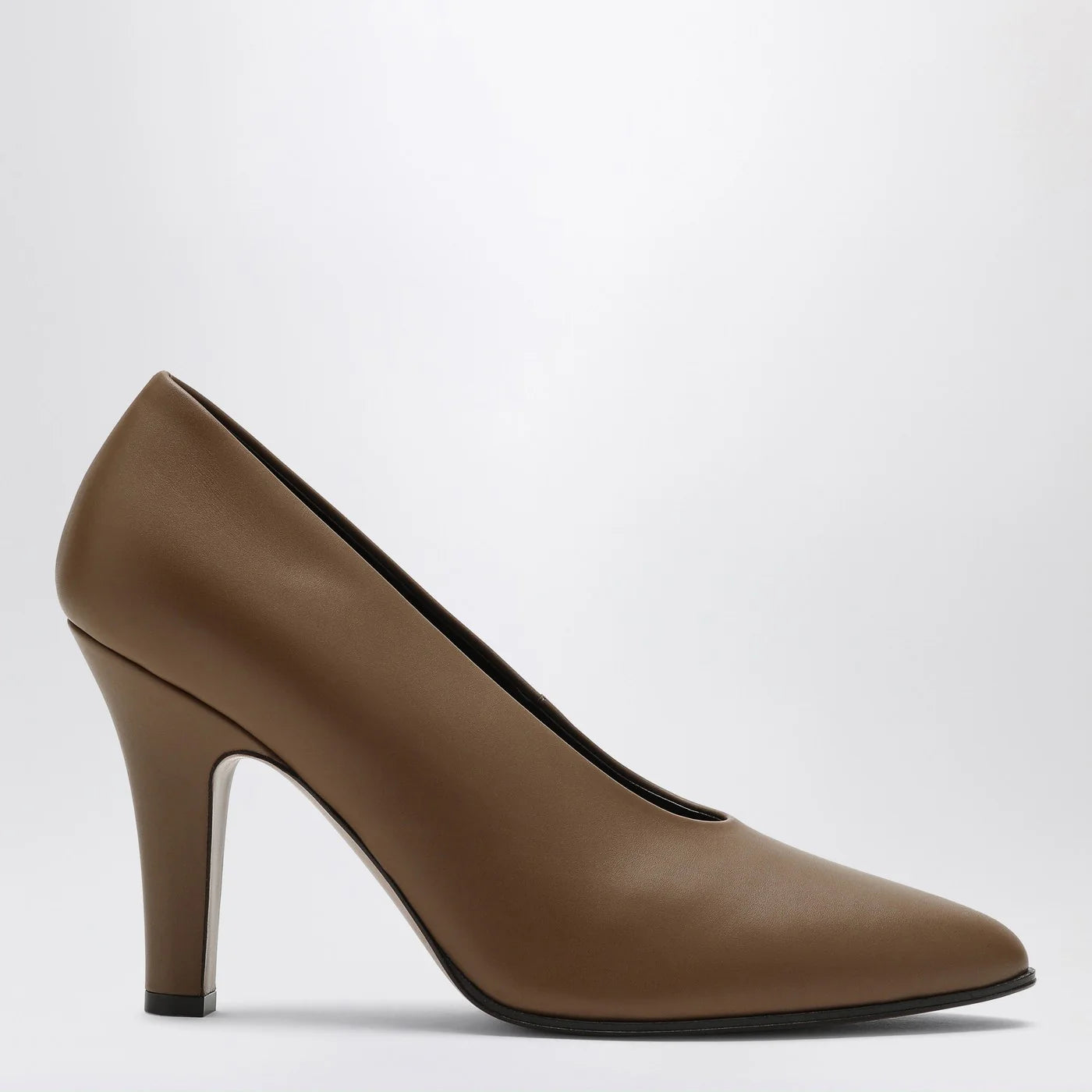 The Row Prudens Fawn coloured décolleté