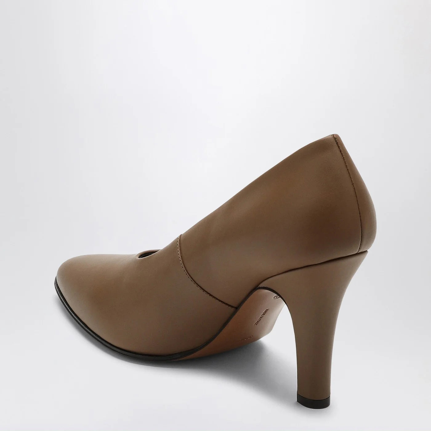 The Row Prudens Fawn coloured décolleté