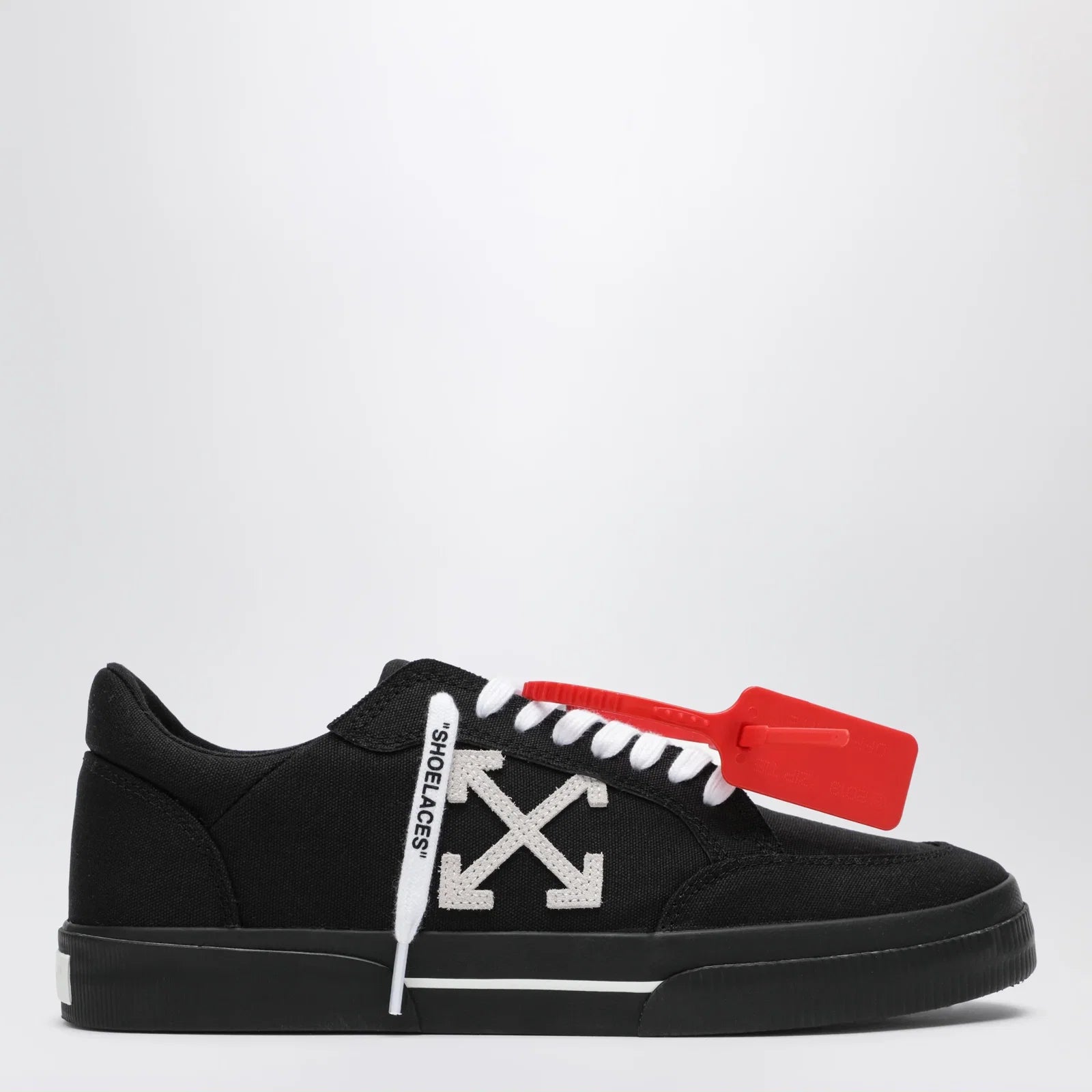 Off White Off-White™ Black/White Vulcanized Low Sneakers